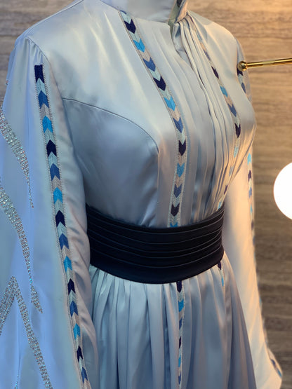 Queen Rania–Inspired Thobe with Handcrafted Manajel