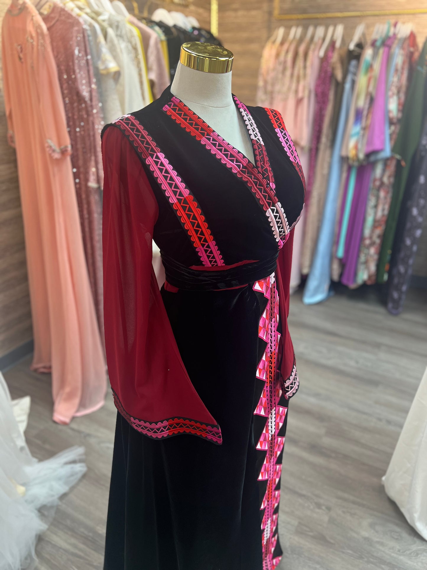 Luxury Embroidered Korean Velvet Thob with Chiffon Sleeves